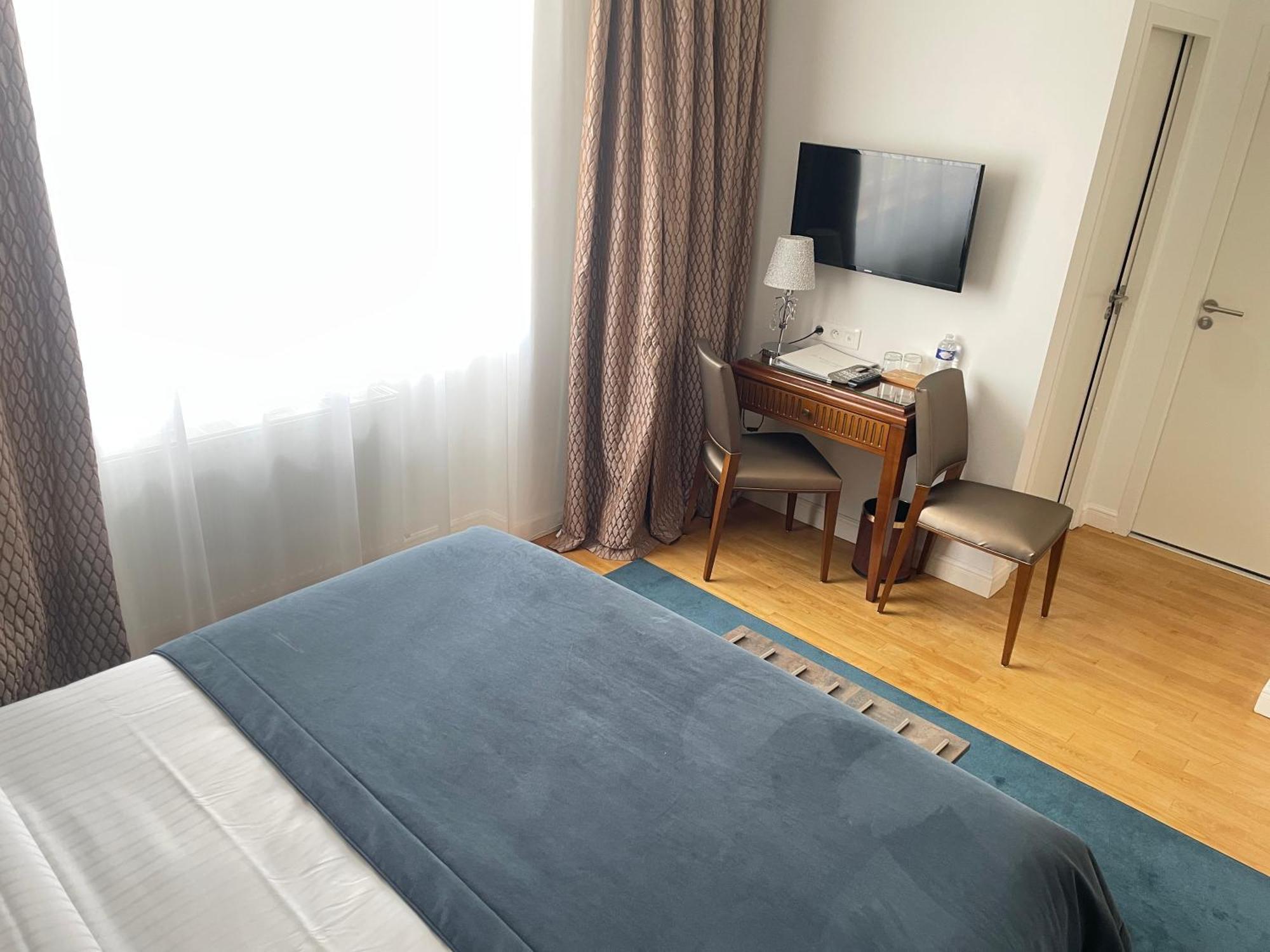 Hotel Victor Hugo Понторсон Экстерьер фото